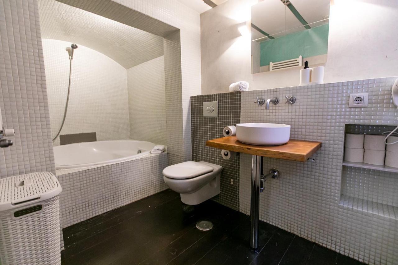 Apartamento 3 Dormitorios En Calle San Vicente. Sevilla Bagian luar foto