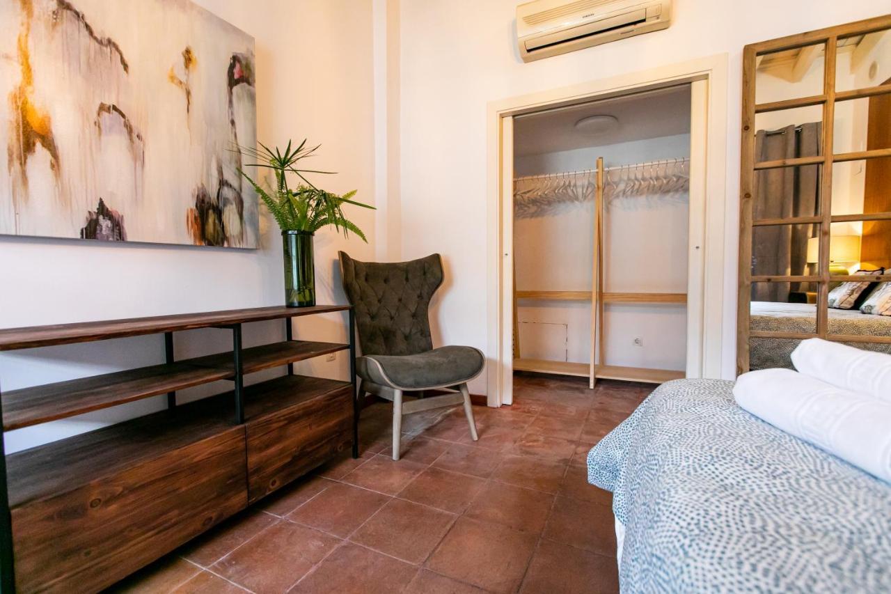 Apartamento 3 Dormitorios En Calle San Vicente. Sevilla Bagian luar foto
